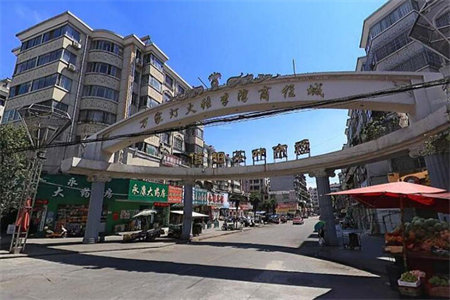 出售泰安清华苑3室2厅1卫117平简单装修